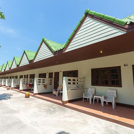 Varin Beach Resort Koh Lipe Exterior foto
